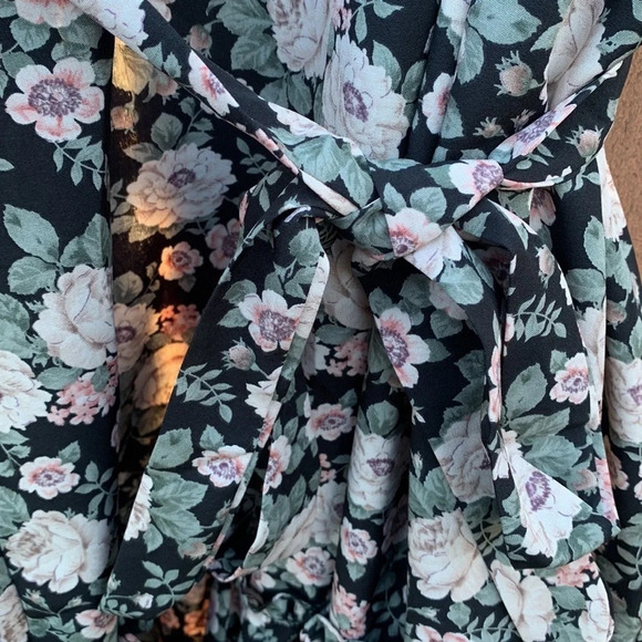 Fast Fashion Amazon Floral dress size large, comes with belt - Picture 4 of 7